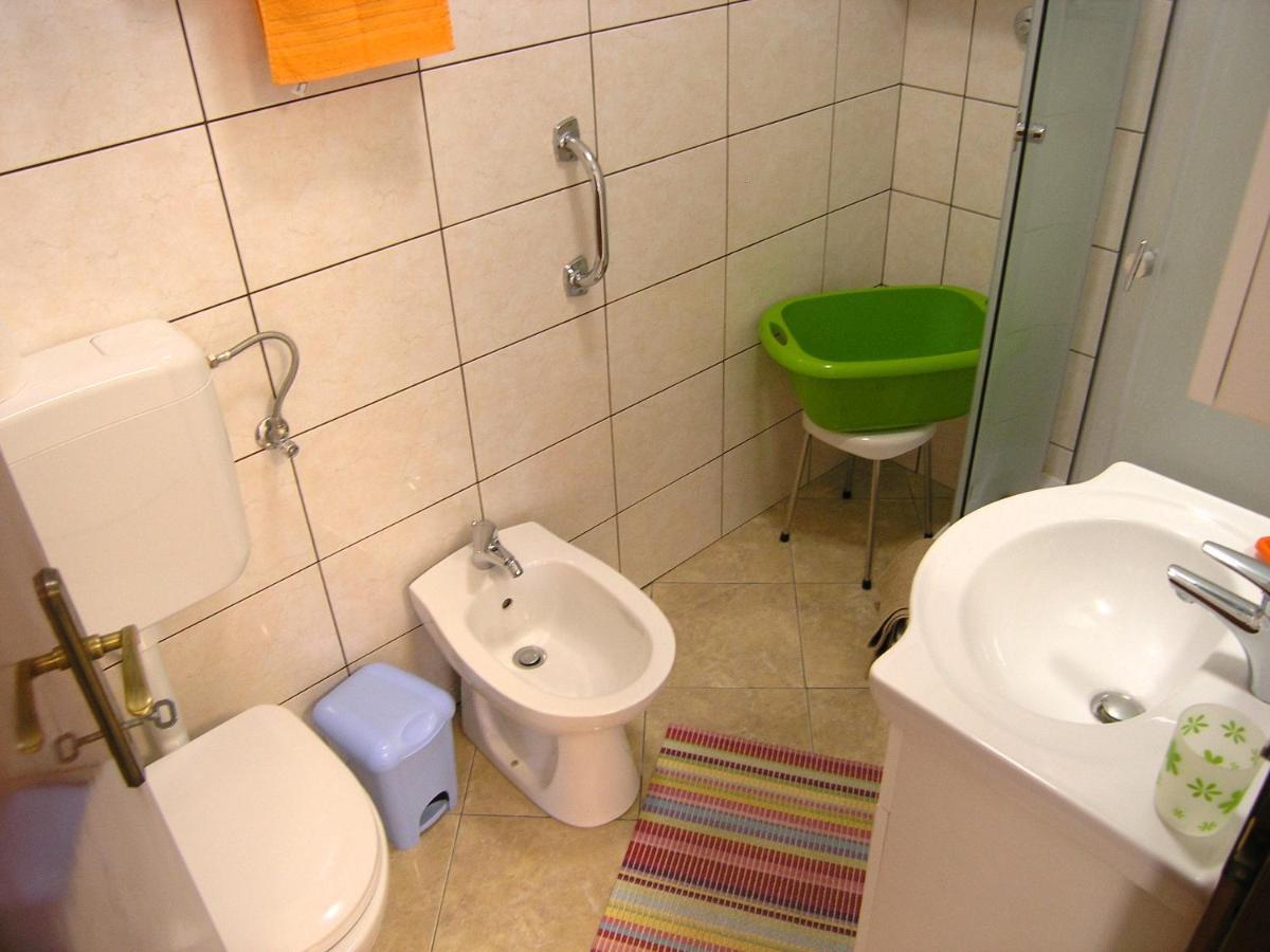 Apartments Natasa Кърк Екстериор снимка