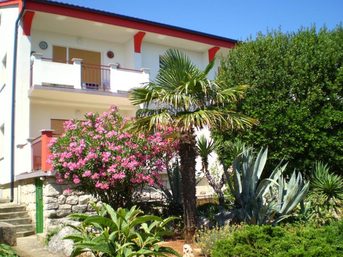 Apartments Natasa Кърк Екстериор снимка