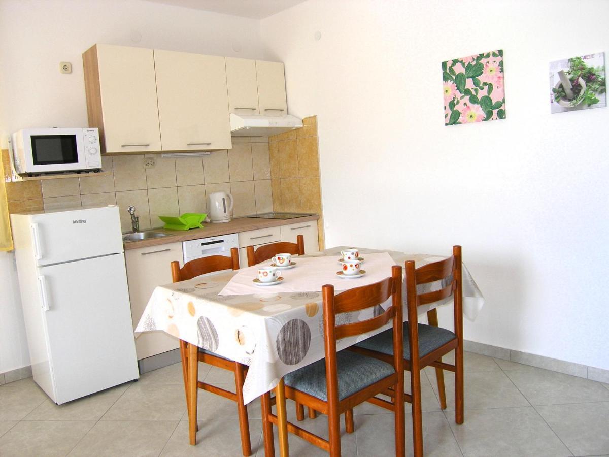 Apartments Natasa Кърк Екстериор снимка