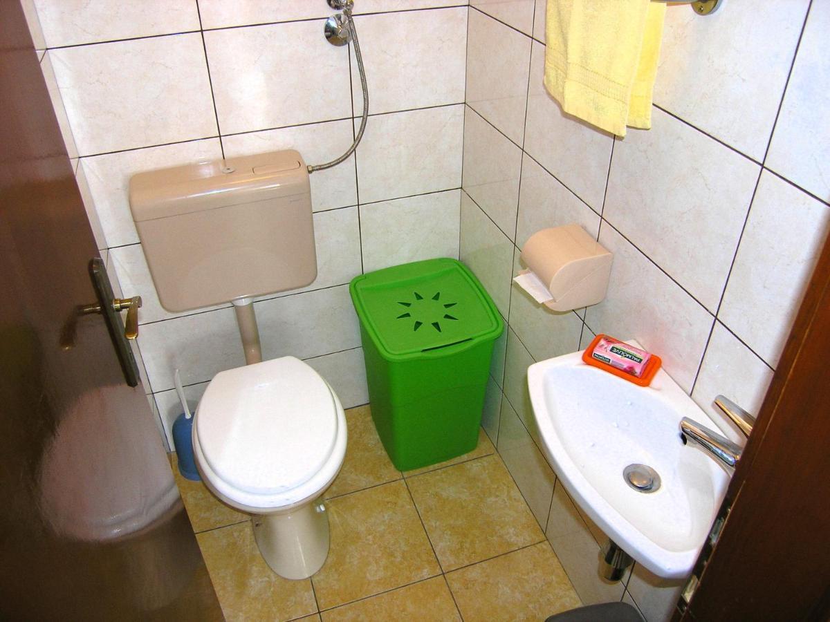 Apartments Natasa Кърк Екстериор снимка