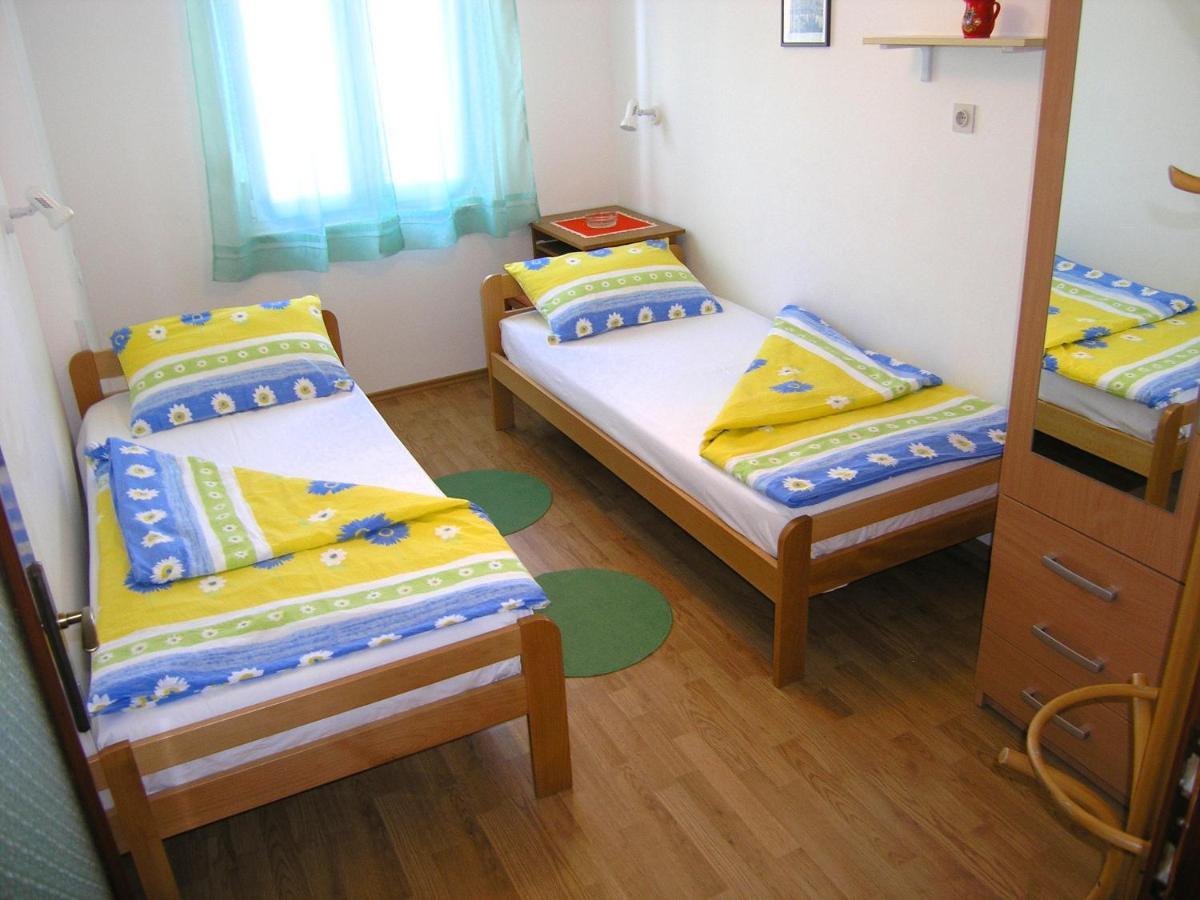 Apartments Natasa Кърк Екстериор снимка