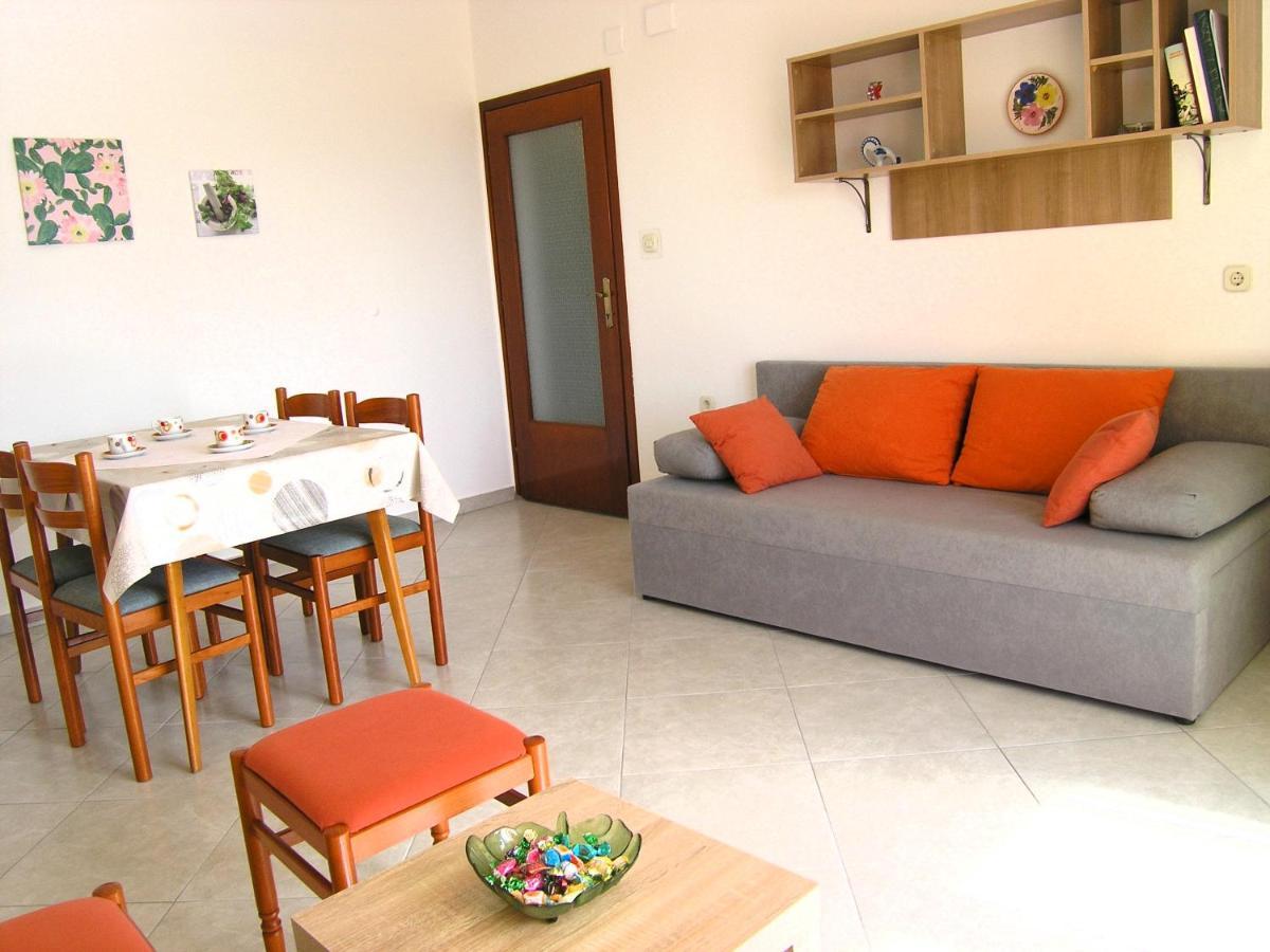 Apartments Natasa Кърк Екстериор снимка