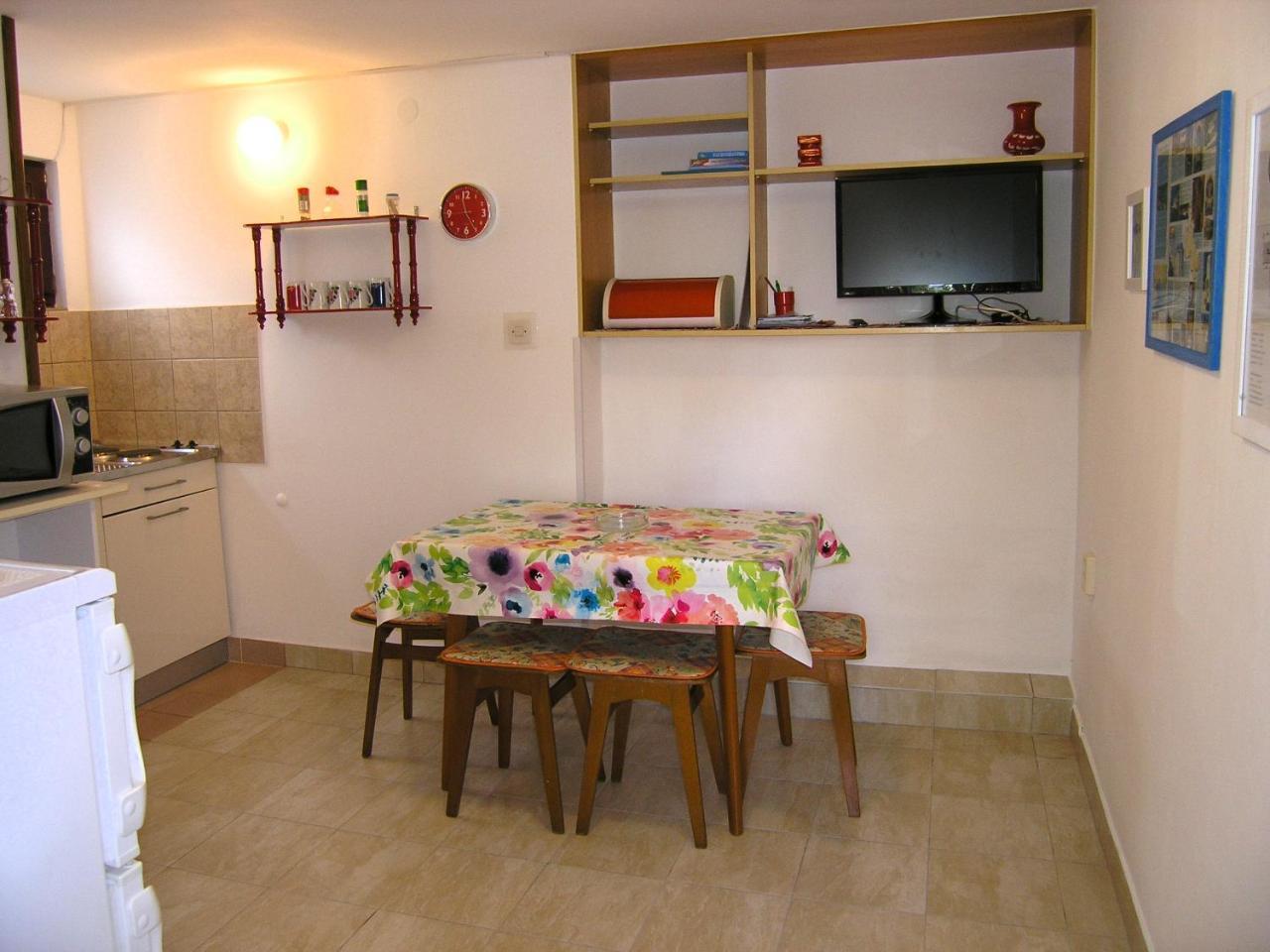 Apartments Natasa Кърк Екстериор снимка
