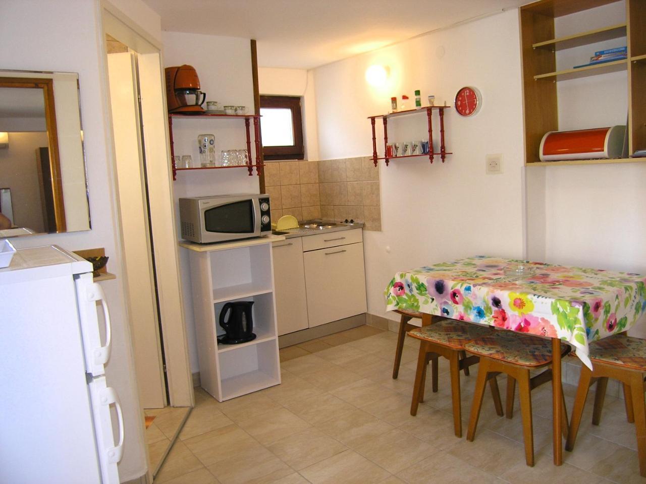 Apartments Natasa Кърк Екстериор снимка