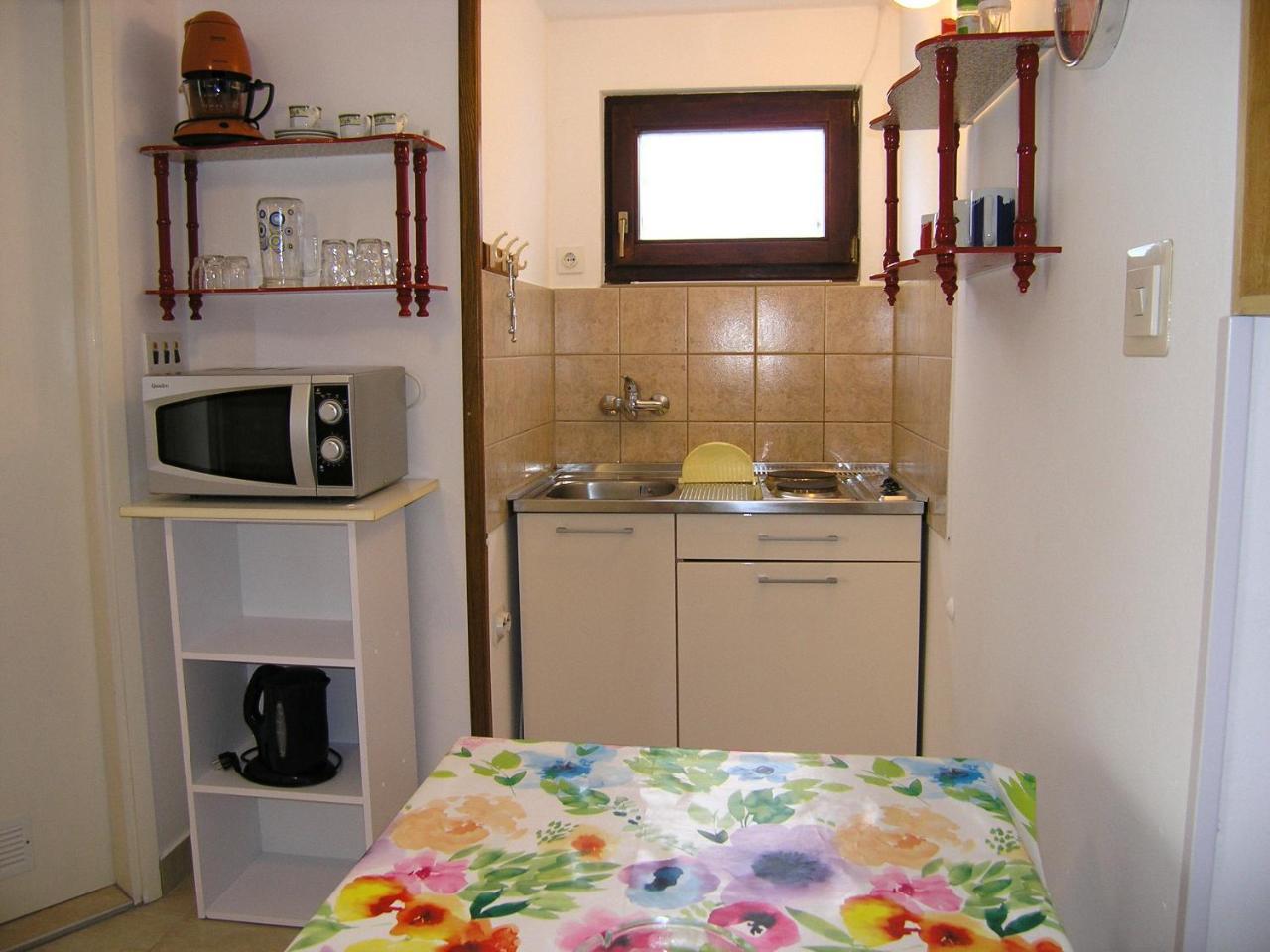 Apartments Natasa Кърк Екстериор снимка